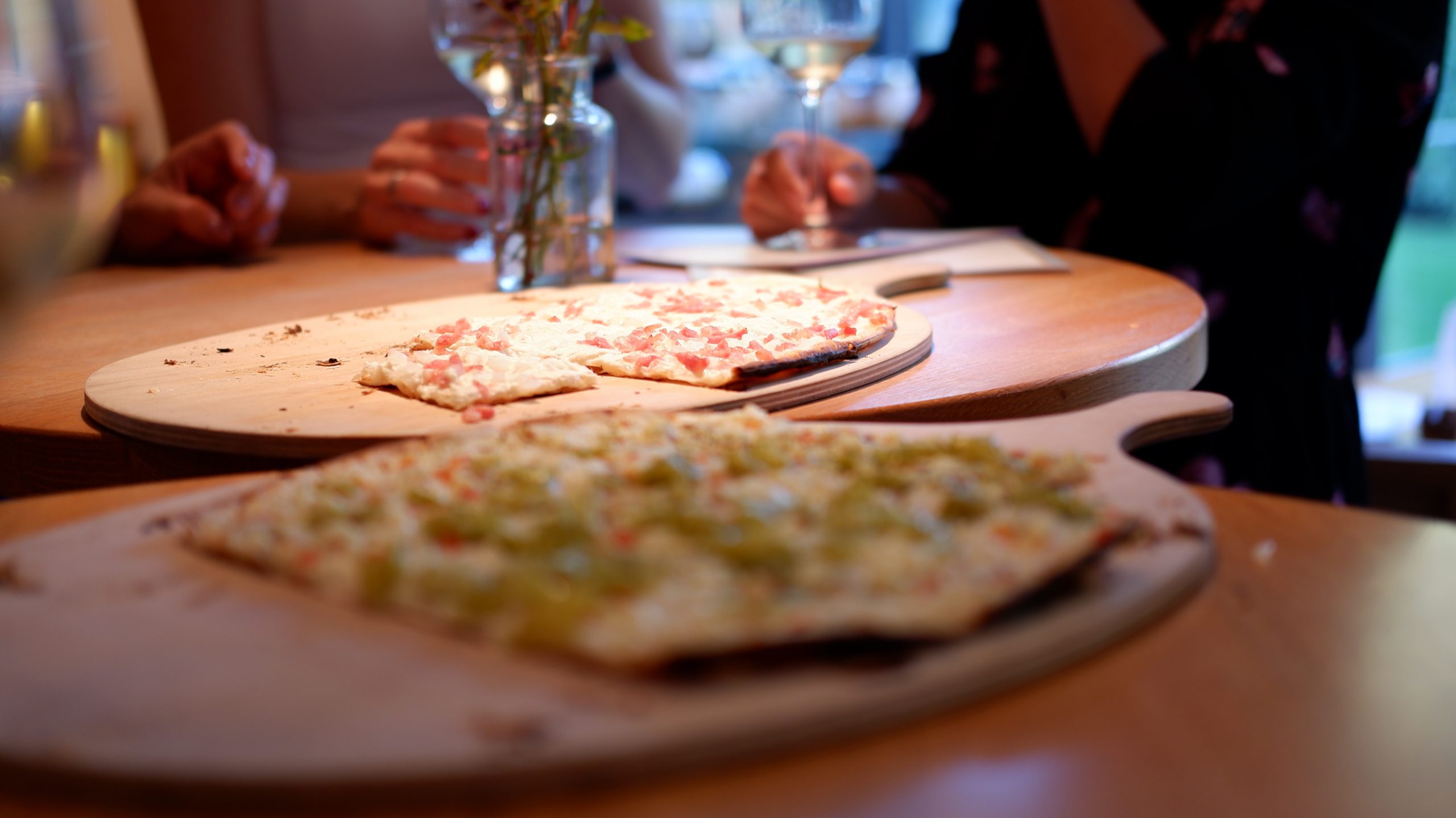 Vegetarischer Flammkuchen aus dem Steinofen — Abschluss der WineYoga Session