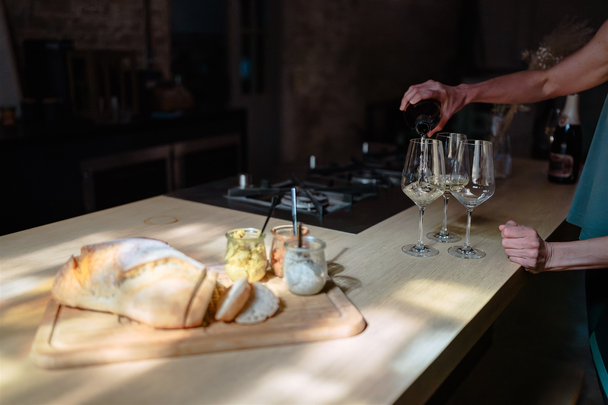Frisches Brot mit Wein zum Ausklang in der CHURCH.